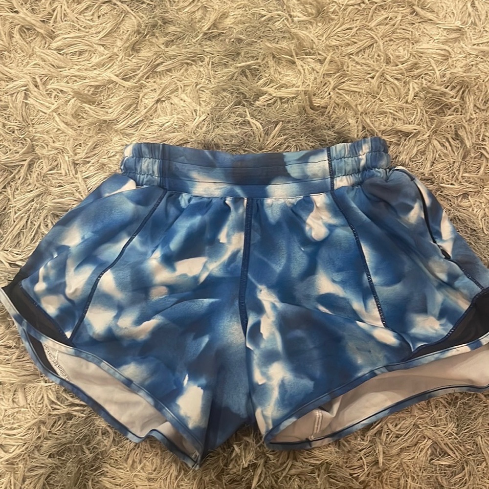 Size 4 tall lululemon shorts